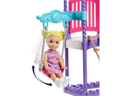 Barbie chůva na hřišti herní set