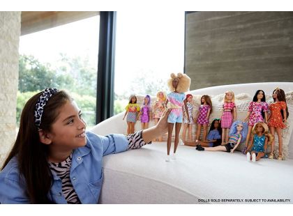 Barbie modelka 30 cm - ohnivé tričko a kostkovaná sukně