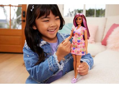 Barbie modelka šaty se sladkými srdíčky