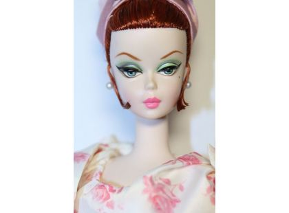 Barbie v květinovém kostýmku