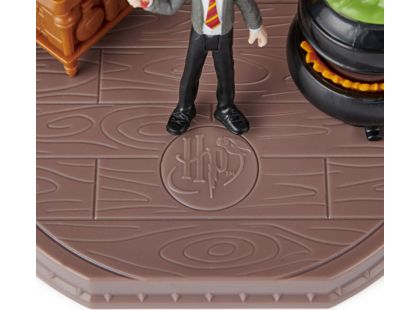 Harry Potter Učebna Míchání Lektvarů s figurkou Harryho