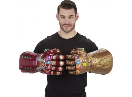 Hasbro Avengers Legends sběratelská Hulkova rukavice