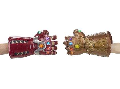 Hasbro Avengers Legends sběratelská Hulkova rukavice