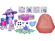 Hasbro My Little Pony Křišťálové dobrodružství s poníky Izzy Moonbow