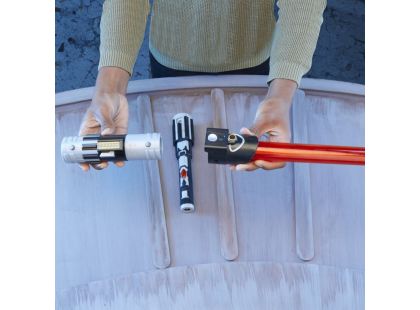 Hasbro Star Wars Darth Vader světelný meč Lightsabre Forge - Poškozený obal
