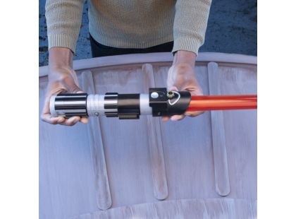Hasbro Star Wars Darth Vader světelný meč Lightsabre Forge - Poškozený obal