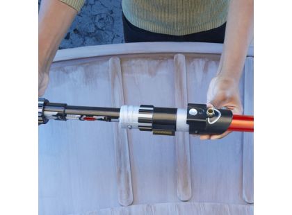 Hasbro Star Wars Darth Vader světelný meč Lightsabre Forge - Poškozený obal