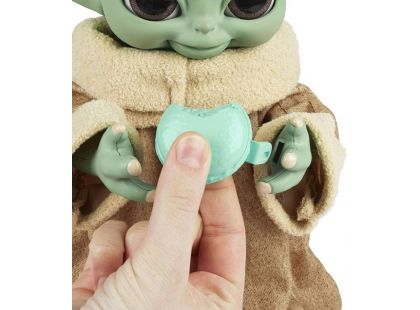 Hasbro Star Wars Interaktivní figurka Mandalorian - Galactic Snackin' Grogu