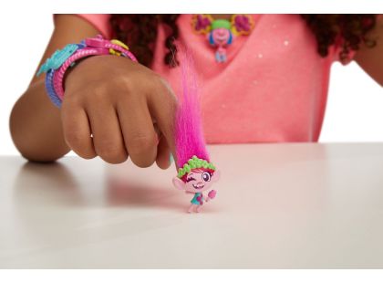 Hasbro Trolls Tiny Dancers figurka Růžová kytička