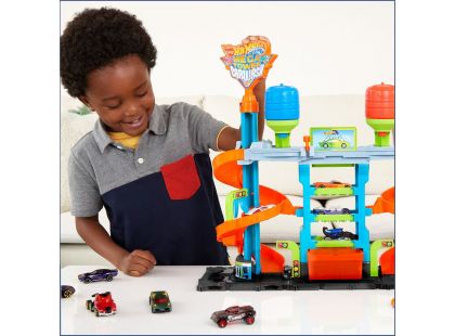 Hot Wheels City Color Shifters automyčka se spirálou - Poškozený obal