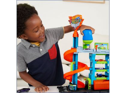 Hot Wheels City Color Shifters automyčka se spirálou - Poškozený obal