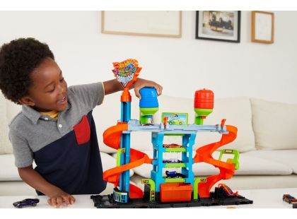 Hot Wheels City Color Shifters automyčka se spirálou - Poškozený obal