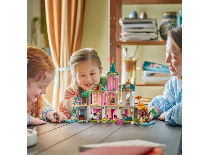 LEGO® Disney 43267 Hrad princezen a královští domácí mazlíčci