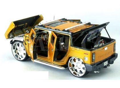 Hummer H2 SUT Concept Maisto 1:18