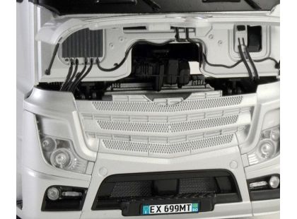 Italeri Model Kit truck 3905 Mercedes Benz Actros MP4 Gigaspace 1:24