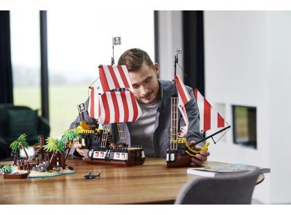 LEGO Ideas 21322 Pirates of Barracuda Bay