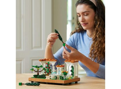 LEGO® Icons 10359 Zahrada s fontánou - Poškozený obal LEGO® Icons 10359 Zahrada s fontánou - Poškozený obal