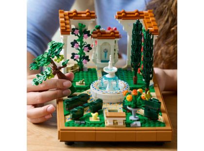 LEGO® Icons 10359 Zahrada s fontánou - Poškozený obal LEGO® Icons 10359 Zahrada s fontánou - Poškozený obal