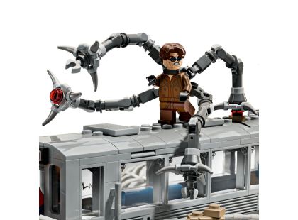 LEGO® Marvel 76321 Spider-Man vs. Doc Ock: Scéna v metru