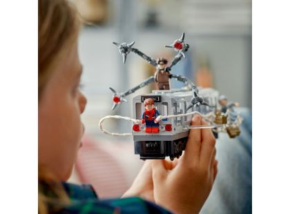 LEGO® Marvel 76321 Spider-Man vs. Doc Ock: Scéna v metru