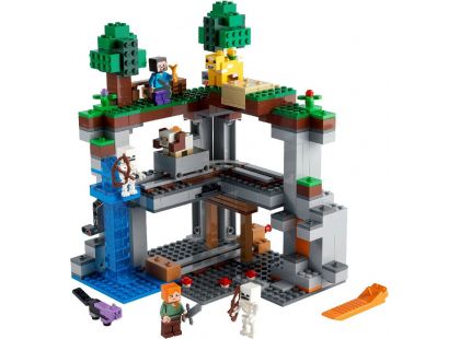 LEGO® Minecraft™ 21169 První dobrodružství  - Poškozený obal