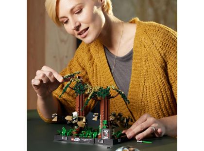 LEGO® Star Wars™ 75353 Honička spídrů na planetě Endor™ diorama - Poškozený obal