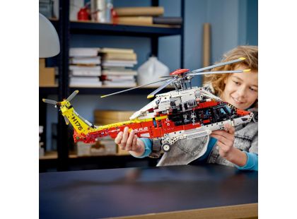 LEGO® Technic 42145 Záchranářský vrtulník Airbus H175 - Poškozený obal