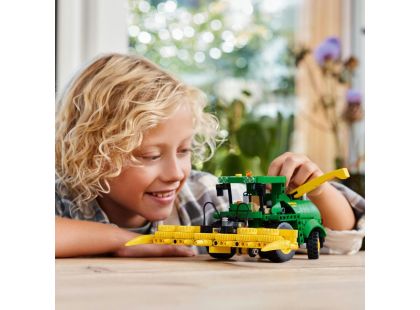 LEGO® Technic 42168 John Deere 9700 Forage Harvester - Poškozený obal