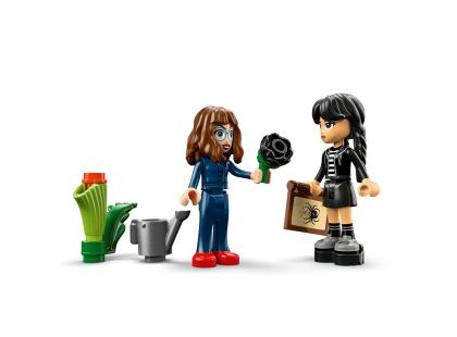 LEGO® Wednesday 76784 Černá jiřina