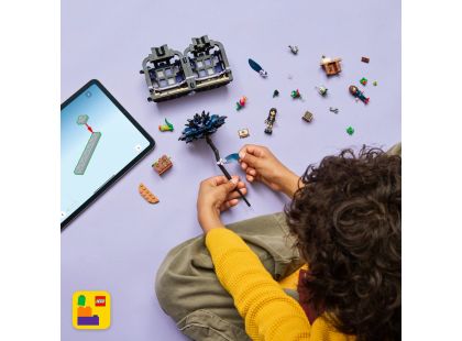 LEGO® Wednesday 76784 Černá jiřina