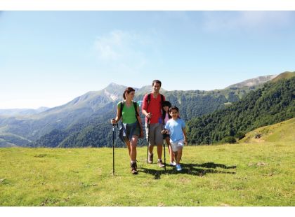 Lexibook Digitální nabíjecí vysílačky s dosahem až 5 km s nabíjecí stanicí 8 kanálů