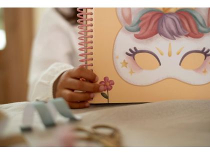 Little Dutch Kniha s vystřihovacími maskami Rosa
