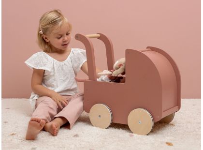 Little Dutch Kočárek pro panenky dřevěný s peřinkou Květiny a motýli