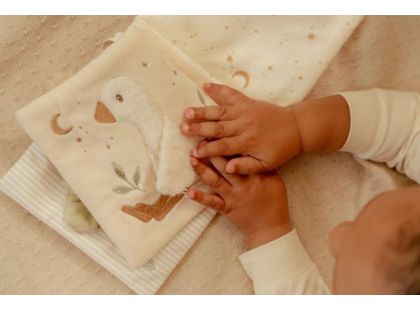Little Dutch Textilní knížka s aktivitami Newborn Naturals