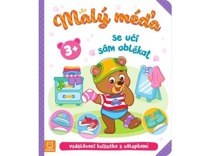 Malý méďa se učí sám oblékat