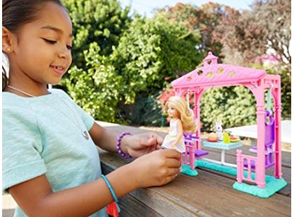 Mattel Barbie Chelsea s doplňky Zahradní houpačka