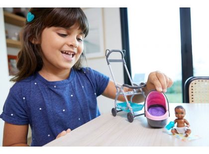 Mattel Barbie příběh z deníku chůvy miminko růžový kočárek