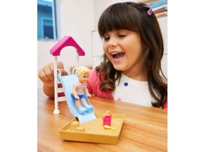 Mattel Barbie příběh z deníku chůvy pískoviště se skluzavkou
