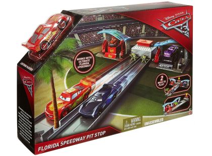 Mattel Cars 3 filmový herní set Florida speedway pit stop