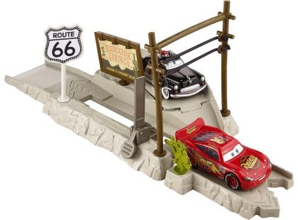 Mattel Cars Vystřelovač - Highway Hideout