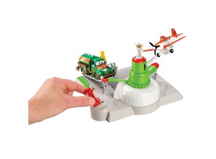 Mattel Planes Hrací set Dobrodružství na letišti - Stanice pro doplnění paliva
