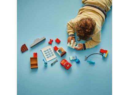 LEGO® DUPLO® Disney 10456 McQueen a návštěva v garáži doktora Hudsona