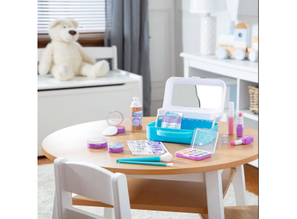 Melissa & Doug make up studio