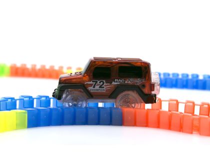 Mustar Dráha svítící ve tmě s autíčkem s LED světlem 165 ks - Poškozený obal