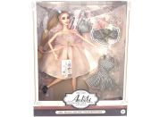 Panenka, růžové šaty