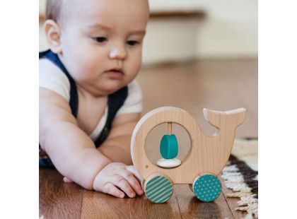 Petitcollage Dřevěná velryba na kolečkách