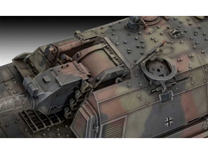 Revell Plastic ModelKit tank 03279 Panzerhaubitze 2000 1:35