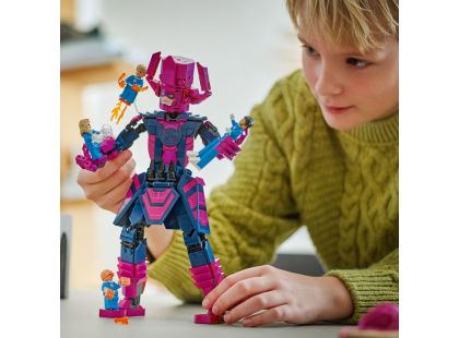 LEGO® Marvel 76316 Fantastická čtyřka vs. sestavitelná figurka Galactuse