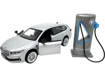 Sparkys 1:35 Škoda Superb IV Combi Stříbrně šedá + nabíjecí stanice