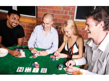 Sparkys Klasické hry – 2 balíčky hracích karet a 5 kostek